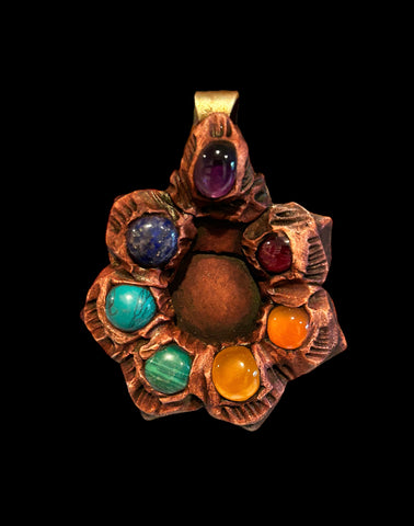 Flower pendant with gemstones
