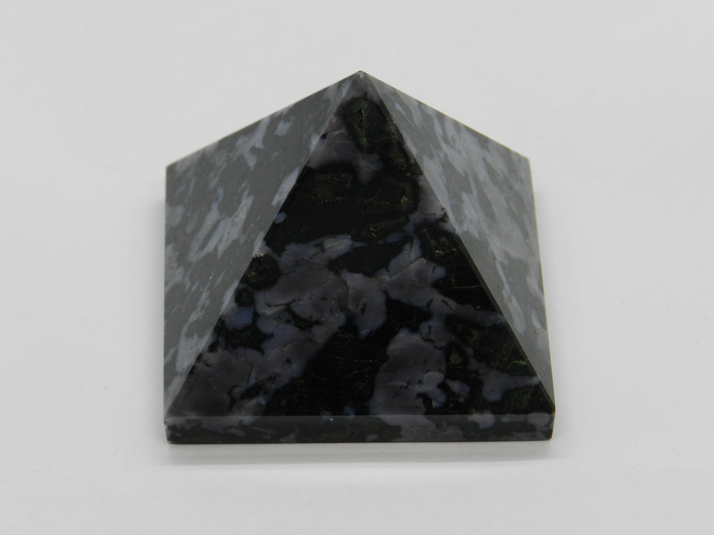 Merlinite Pyramid Mystic Merlinite Pyramid – Crystal Rainbow